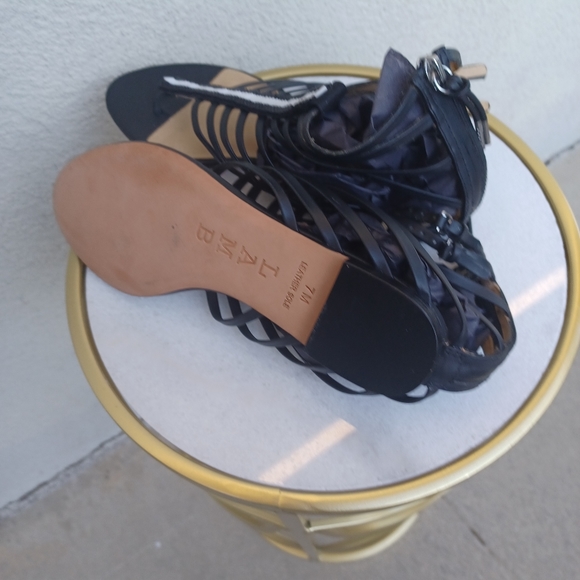 L.A.M.B. black/white scrappy beaded toe sandals 7M - Picture 5 of 5